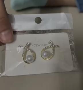Pearl Stud Earrings | Vendexi